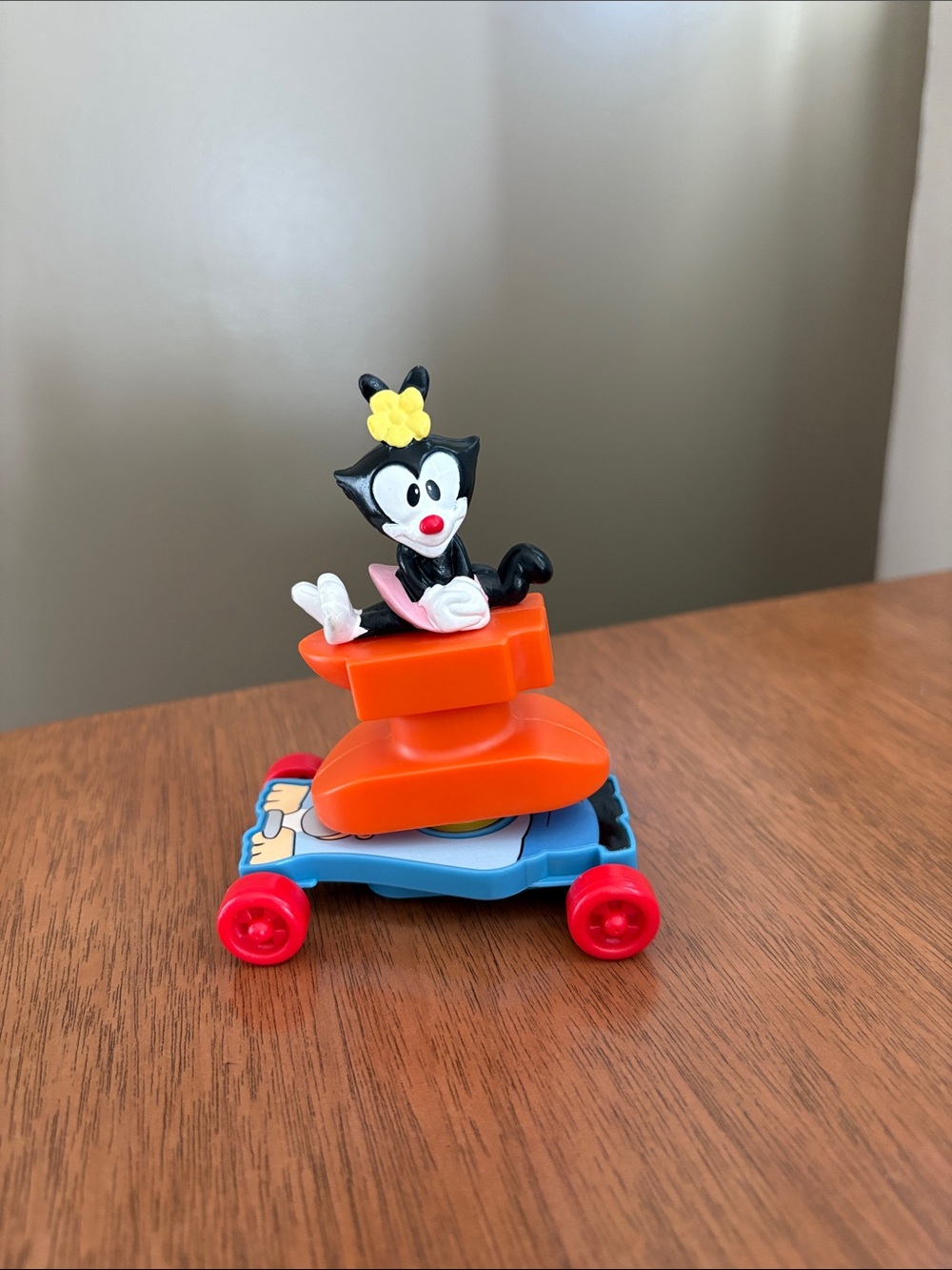 Stackable Pull-Along Cat Toy — Black, Orange, Blue & Red
